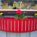 Halvfärdiga blomlådor