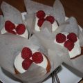 Hallonmuffins med vaniljcrème fraiche