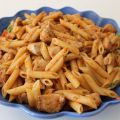 Pasta- och kycklingsallad med pesto