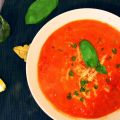 Krämig tomatsoppa med örtolja och Taleggio[...]