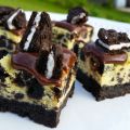 BAKED CHOCOLATE CARAMEL OREO CHEESECAKE