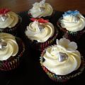 CUPCAKES MED CHOKLAD OCH HALLON
