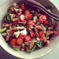 Ljummen kycklingsallad med getost och jordgubbar