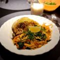 Snabblagad pasta med grönsaker och stekt[...]
