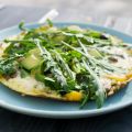 Omelett med avocado och ruccola