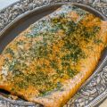 Grillad laxsida med färskpotatis och örtsås