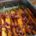 Honungsglaserade morötter med apelsin och bacon