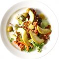 Bacon- och ädelostsallad med päron
