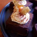 Bakelser med physalis och mörk chokladganache