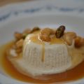 Semifreddo med kanderad nötblandning och kolasås