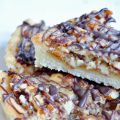 Glutenfri mazarinpaj med nöttopping