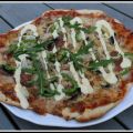 Grillad pizza med salami