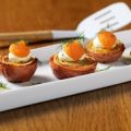 Ugnsbakad lök med löjrom och crème fraiche