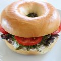 Bagel med krämig färskostfyllning