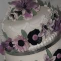 Bröllopstårta i lila & svart