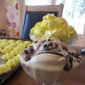 Vanilj och Drageé Egg glass med chokladsås och[...]
