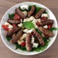 Cevapcici med färsk spenat och mozzarella