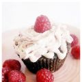 Fyllda fantastiska choklad och hallon cupcakes!