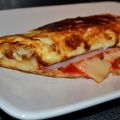 Liten Omelettrulle med skinka och smält ost[...]