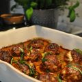 Ostfyllda färsbullar i pepparsås